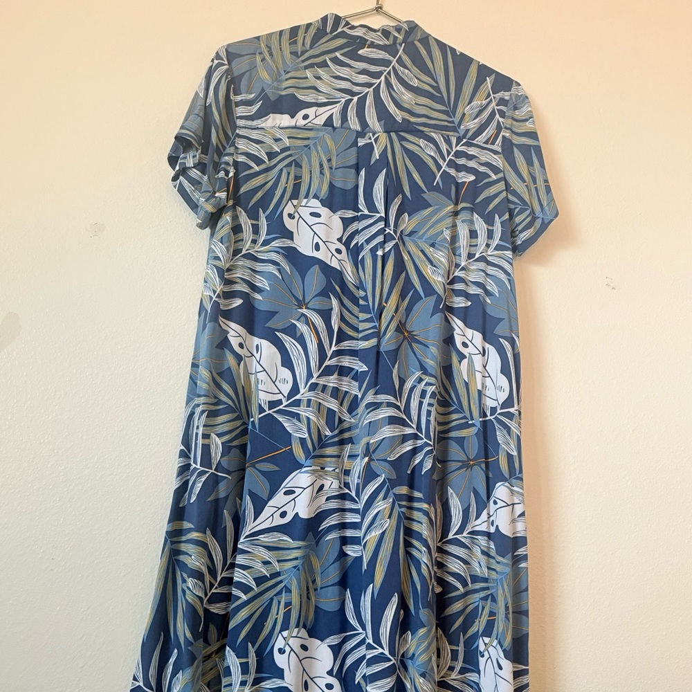 Luxury Summer dress with pockets, like new, short sleeve, A cut, fun print.